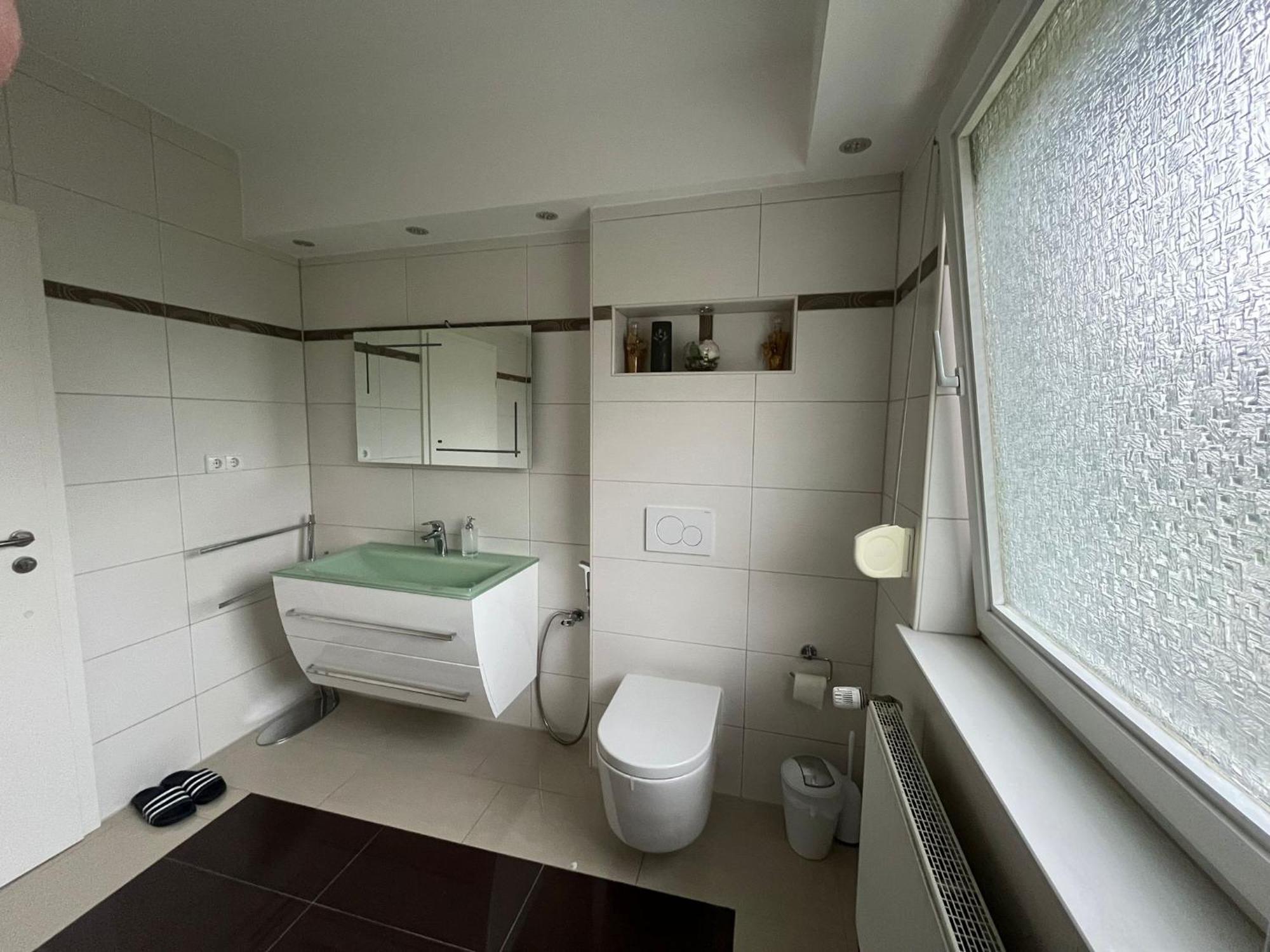 Schickes 110Qm Ferienhaus In Naehe Vw, Messe,Dez Und Orangerie Kassel Esterno foto