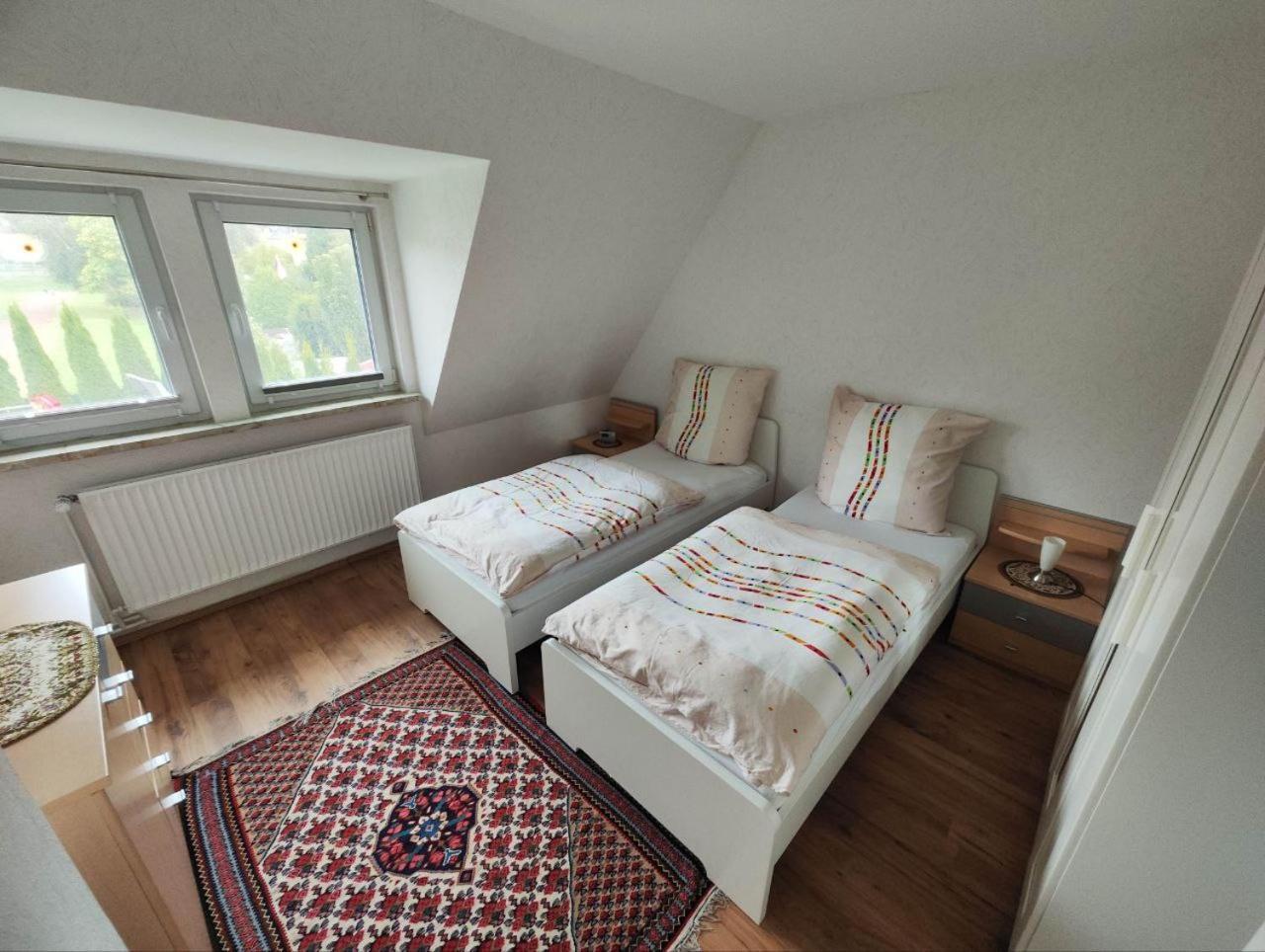 Schickes 110Qm Ferienhaus In Naehe Vw, Messe,Dez Und Orangerie Kassel Esterno foto