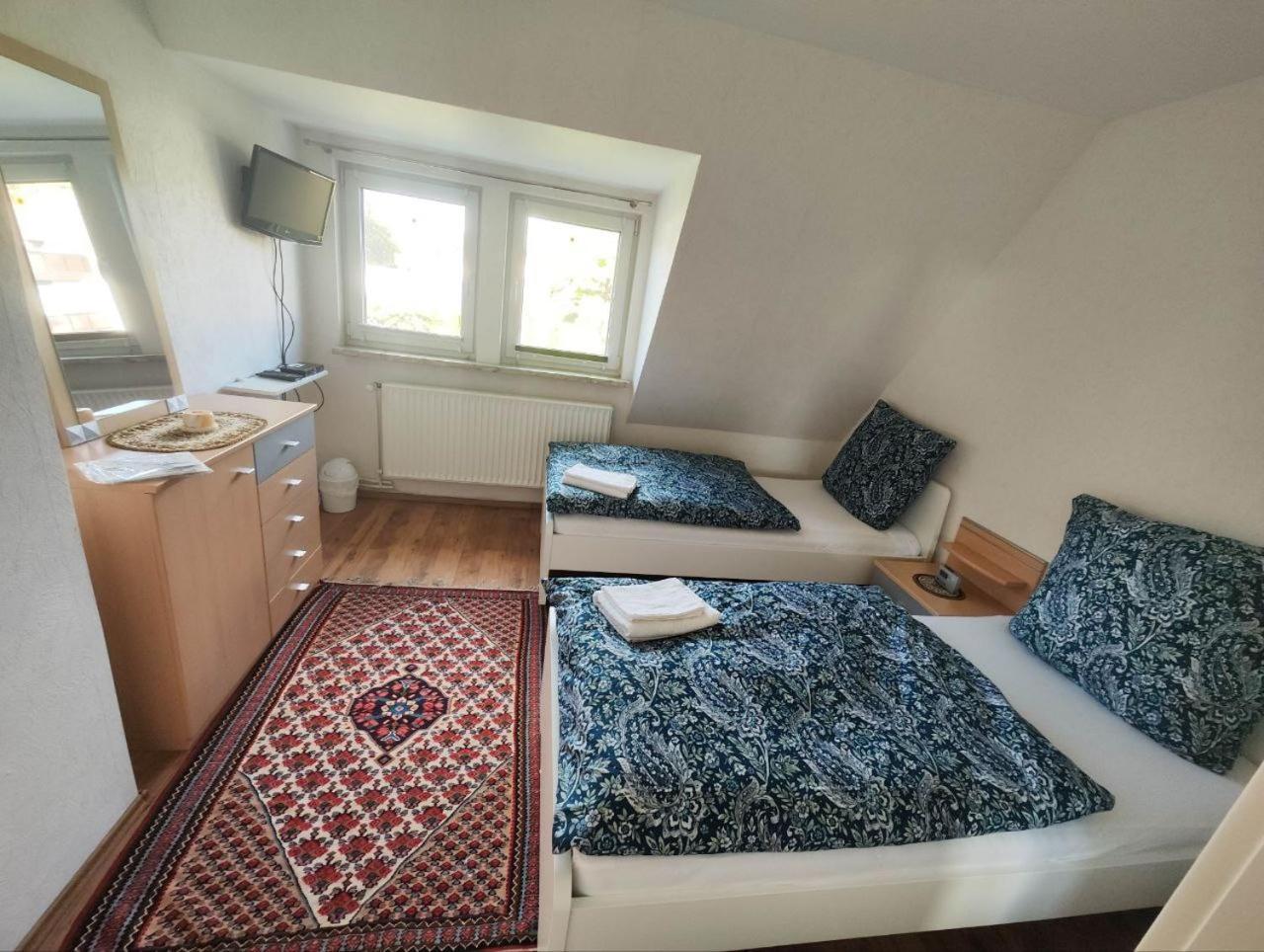 Schickes 110Qm Ferienhaus In Naehe Vw, Messe,Dez Und Orangerie Kassel Esterno foto