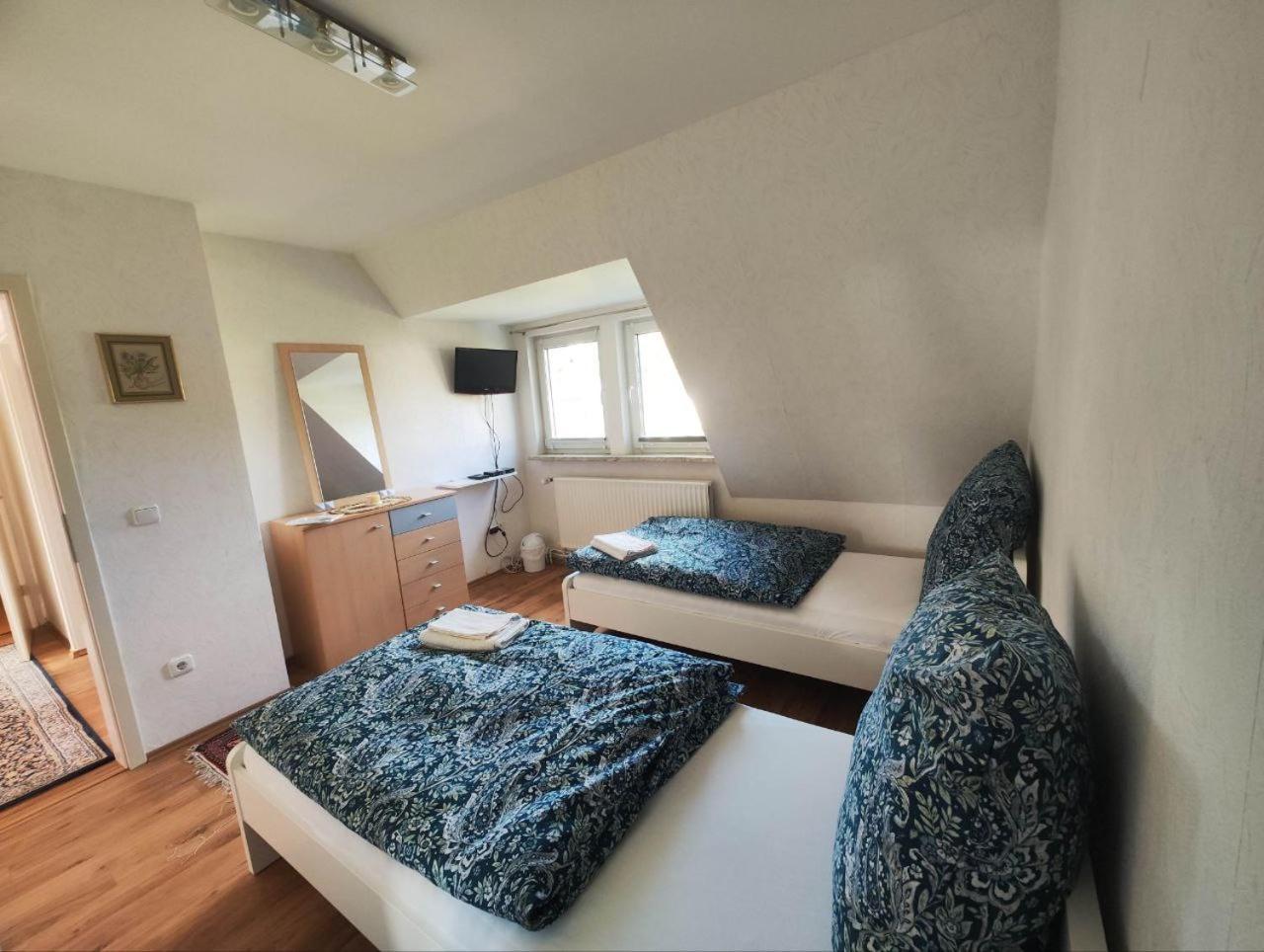 Schickes 110Qm Ferienhaus In Naehe Vw, Messe,Dez Und Orangerie Kassel Esterno foto