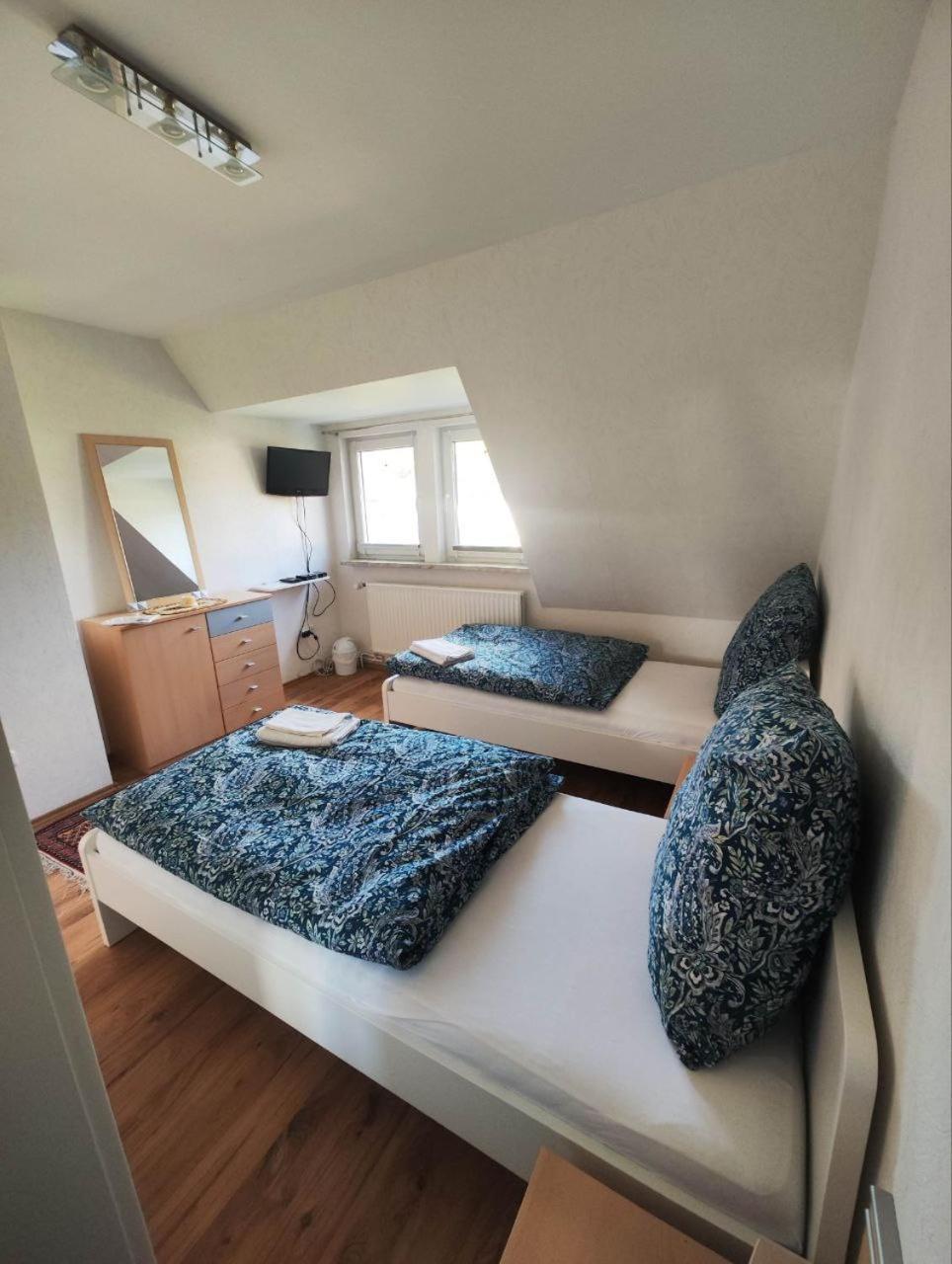 Schickes 110Qm Ferienhaus In Naehe Vw, Messe,Dez Und Orangerie Kassel Esterno foto